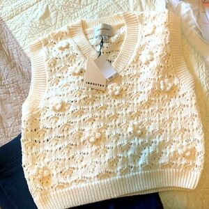 NWT⭐️ beautiful ivory sweater vest💜 by Industry